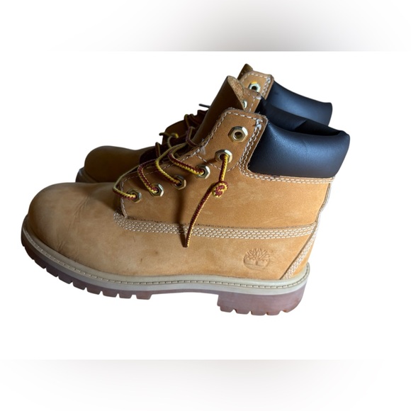 Timberland 6-Inch Premium Waterproof Boots – Wheat Nubuck – kids size 2y - Picture 1 of 6